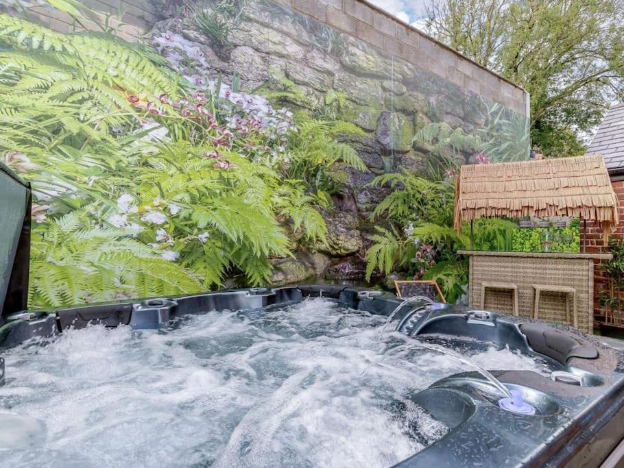 Dawns House Cromford, Peak District, Hot Tub, For 6 - Stunning Views Appartement Buitenkant foto